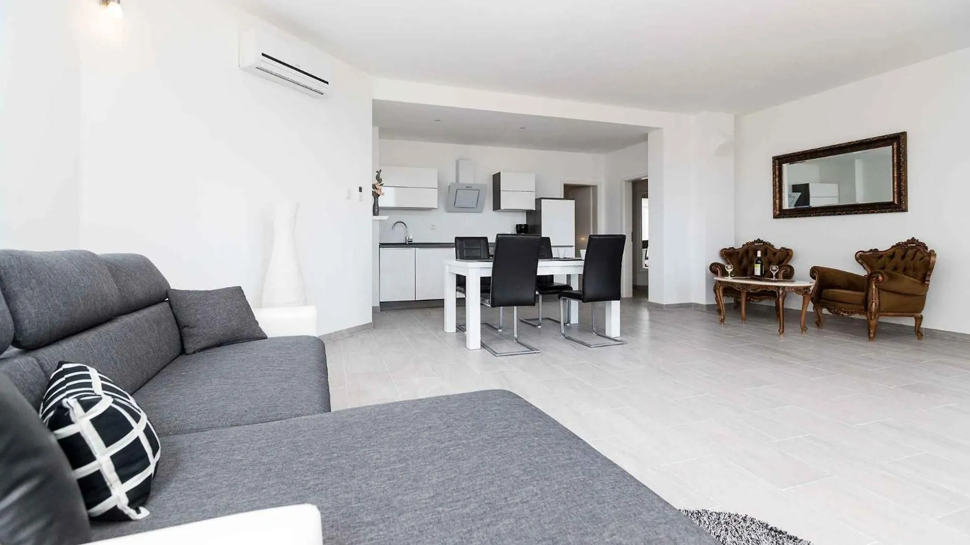 Apartments In Crikvenica 5517